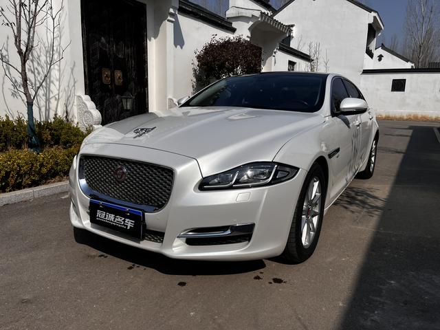 Jaguar XJ