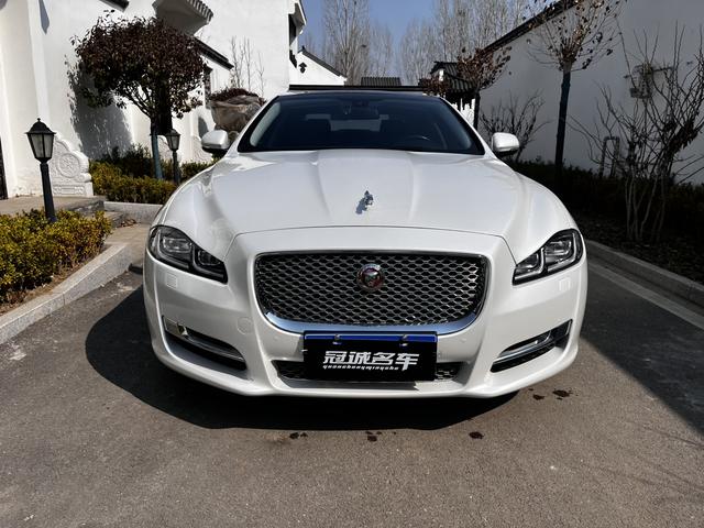 Jaguar XJ