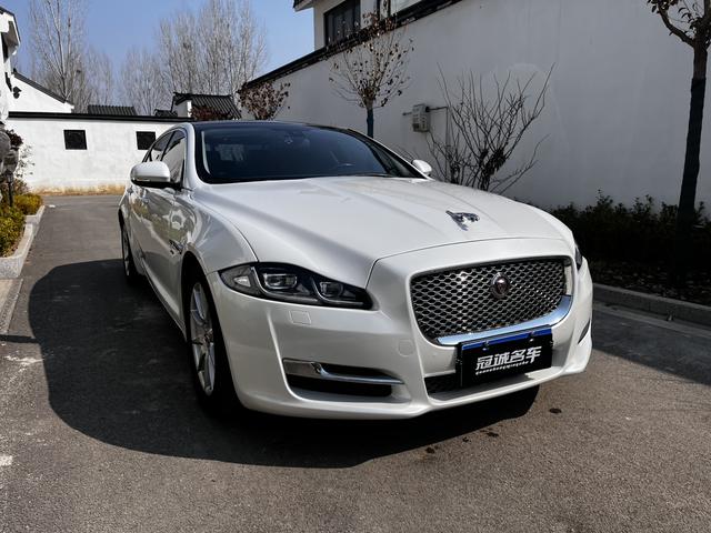 Jaguar XJ