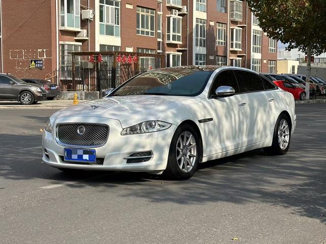 Jaguar XJ