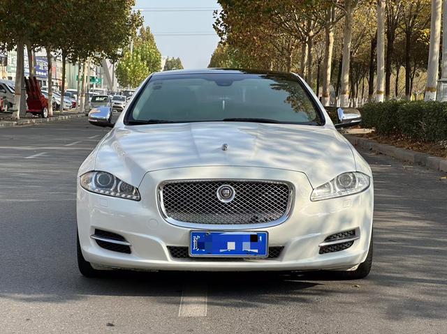 Jaguar XJ