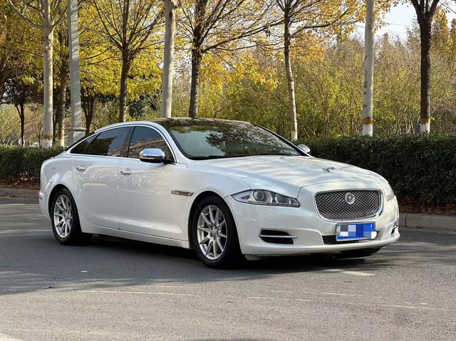 Jaguar XJ