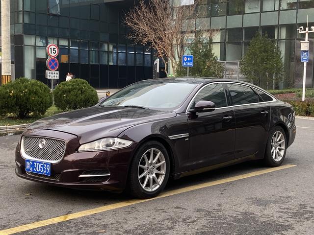 Jaguar XJ