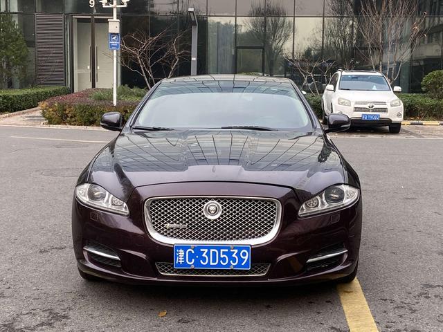 Jaguar XJ