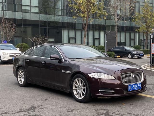 Jaguar XJ