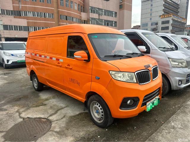 SRM Xinyuan Hiace EV