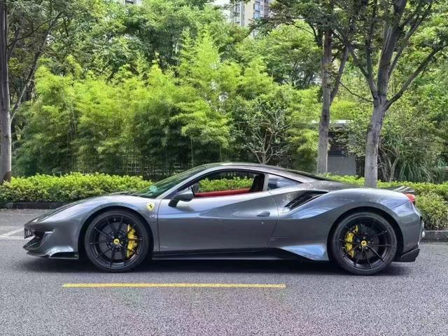 Ferrari 488