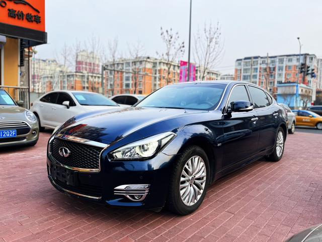 Infiniti Q70