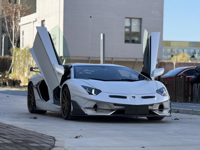 Lamborghini Aventador