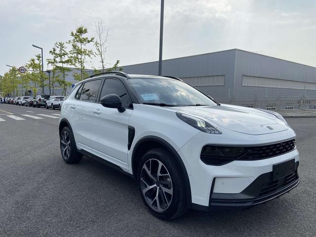 Lynk & Co 01