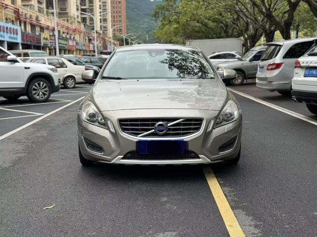 Volvo S60 (imported)