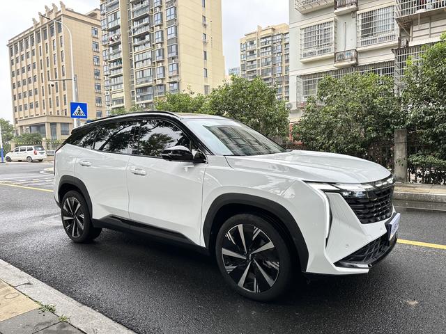 Geely Atlas L