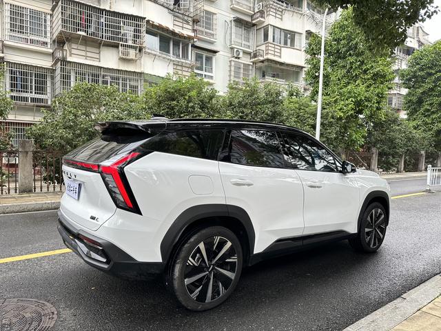 Geely Atlas L