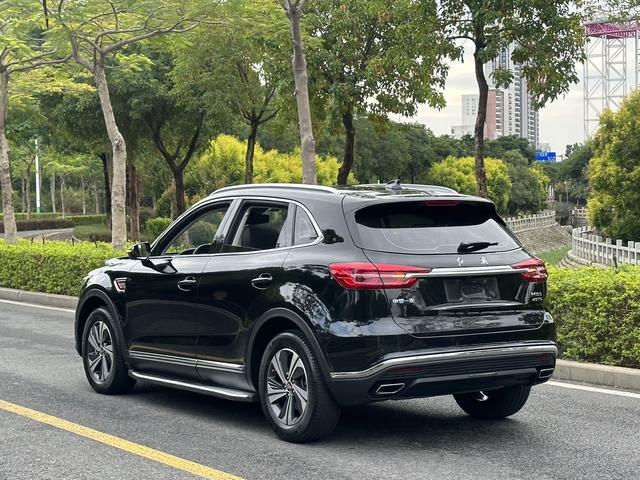 Hongqi HS5