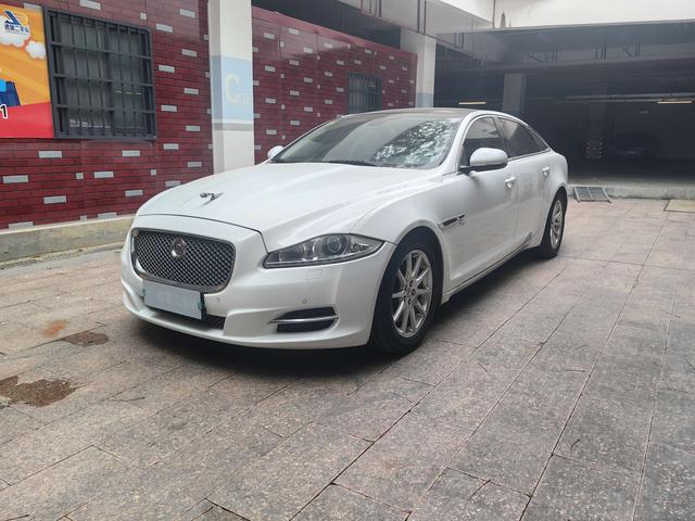 Jaguar XJ