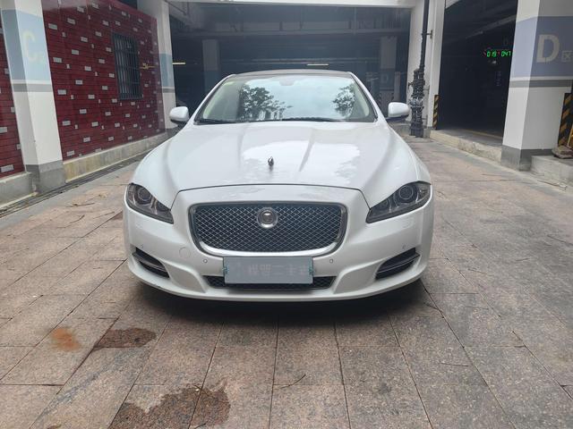 Jaguar XJ