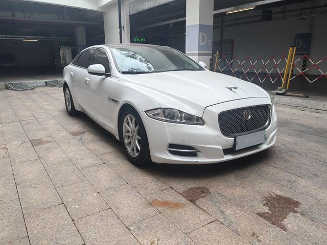 Jaguar XJ