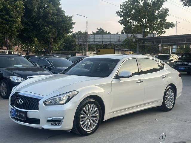 Infiniti Q70