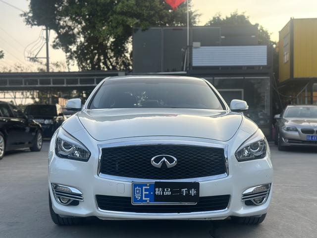 Infiniti Q70