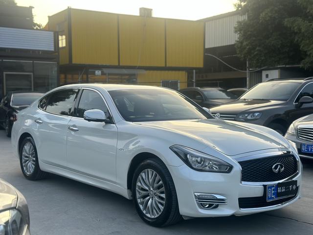 Infiniti Q70