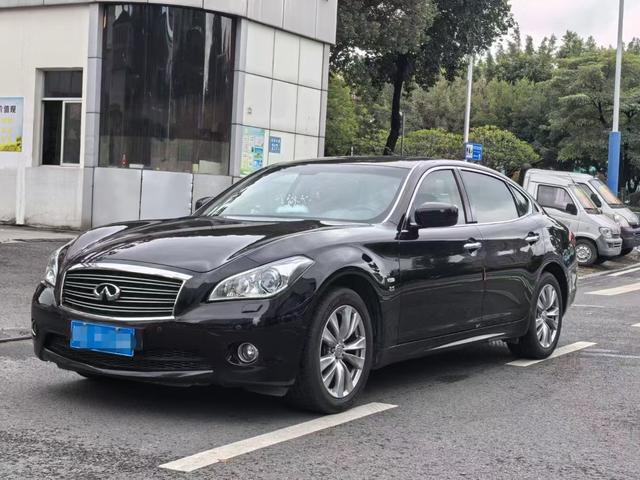 Infiniti Q70