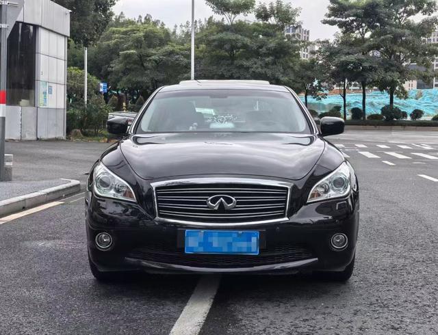 Infiniti Q70