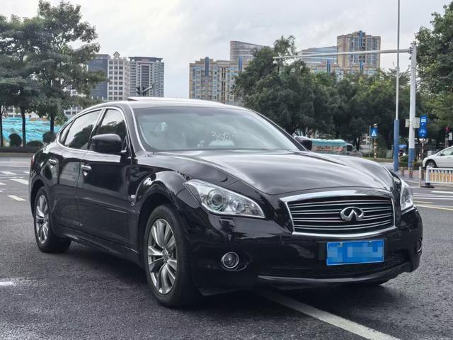 Infiniti Q70