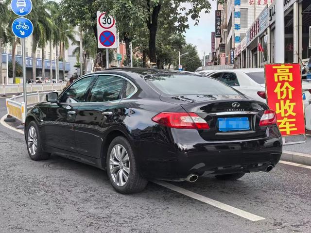 Infiniti Q70