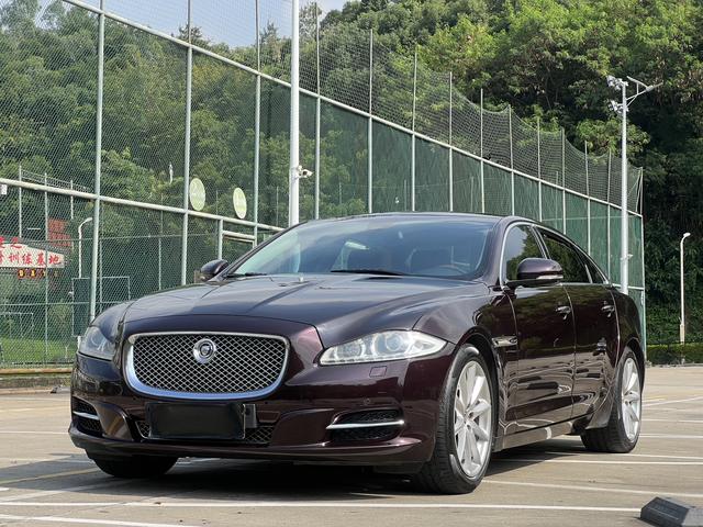 Jaguar XJ