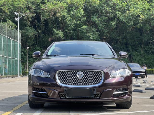 Jaguar XJ