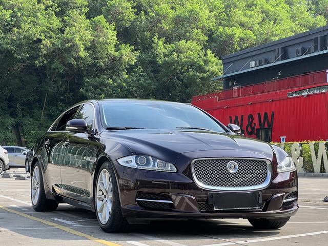 Jaguar XJ