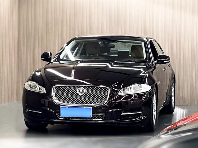 Jaguar XJ