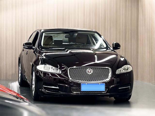 Jaguar XJ