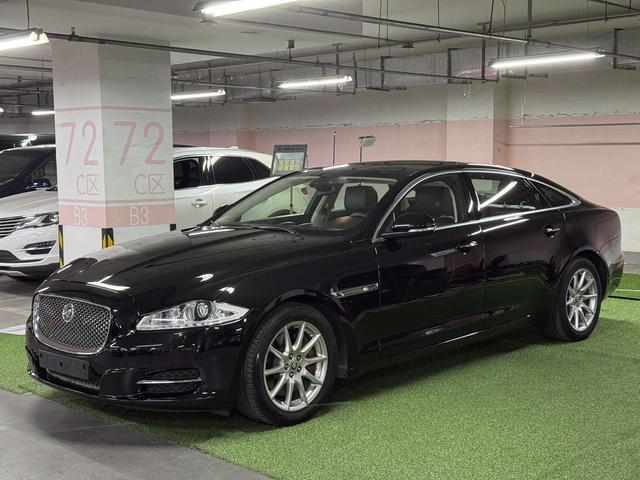 Jaguar XJ