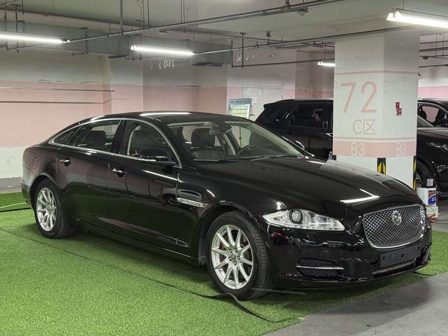 Jaguar XJ