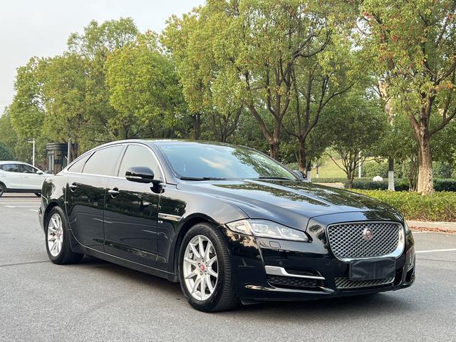 Jaguar XJ