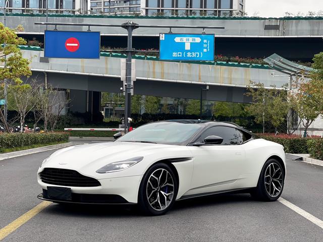 Aston Martin DB11