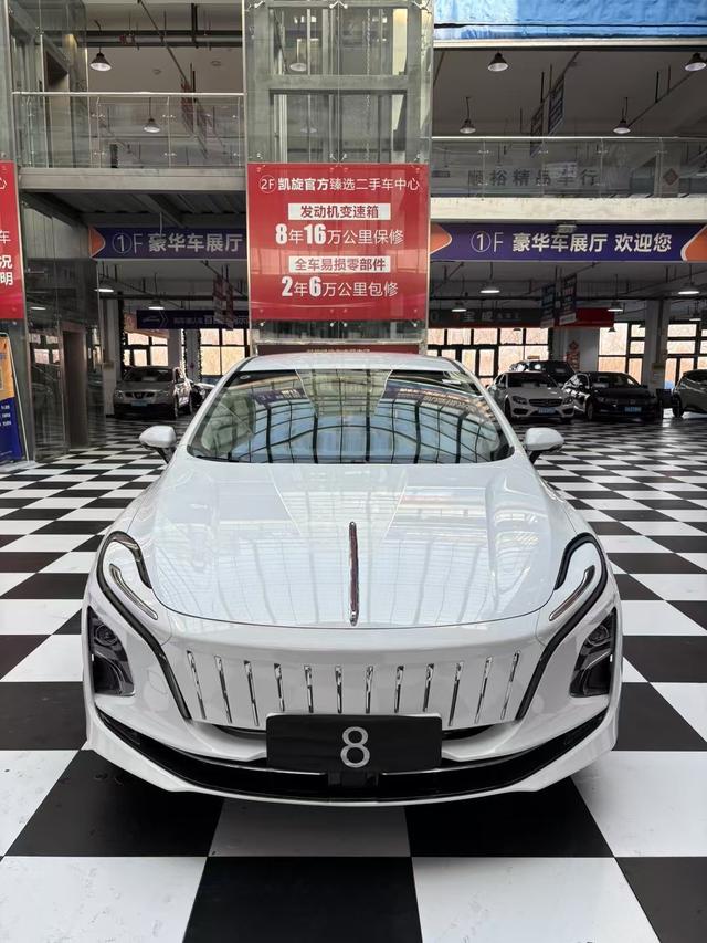 Hongqi E-QM5