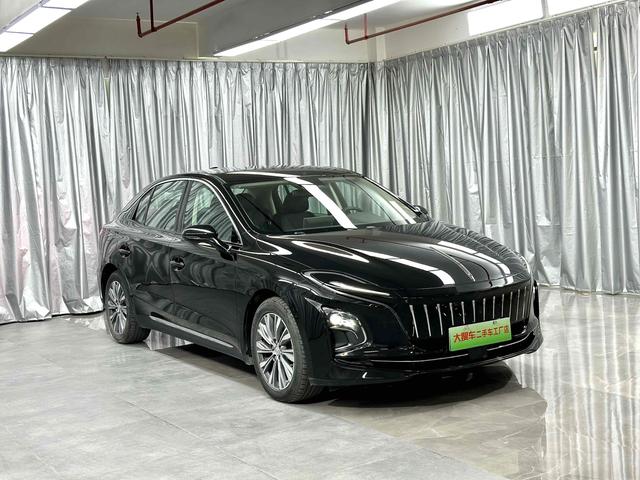 Hongqi E-QM5