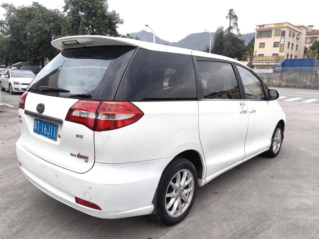 BYD M6