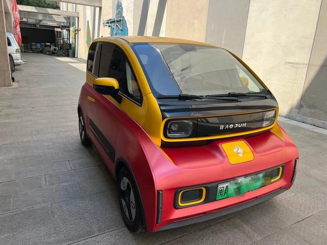 Baojun E300