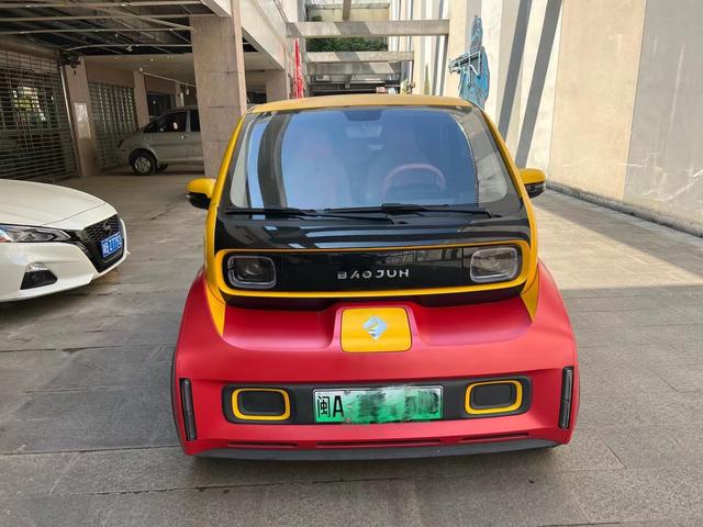 Baojun E300