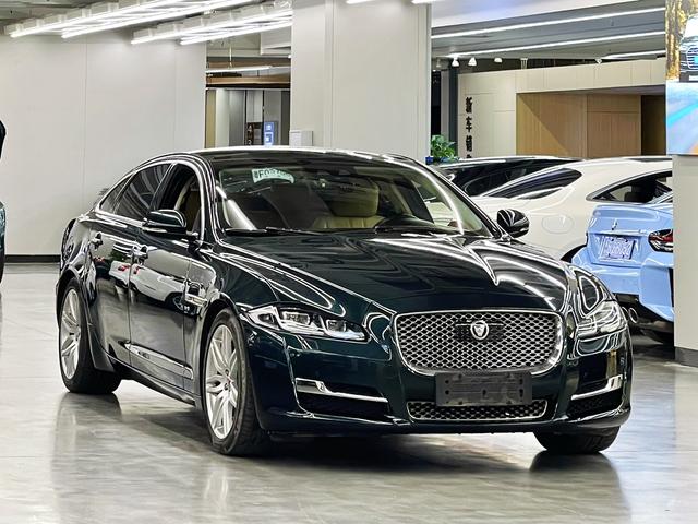 Jaguar XJ