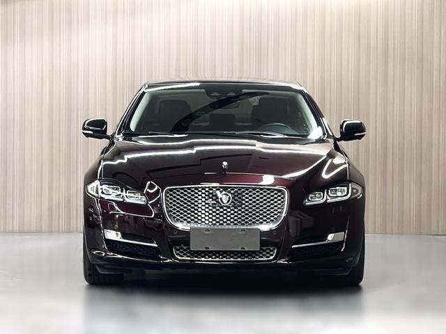 Jaguar XJ