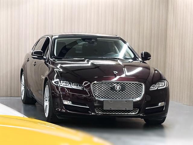 Jaguar XJ