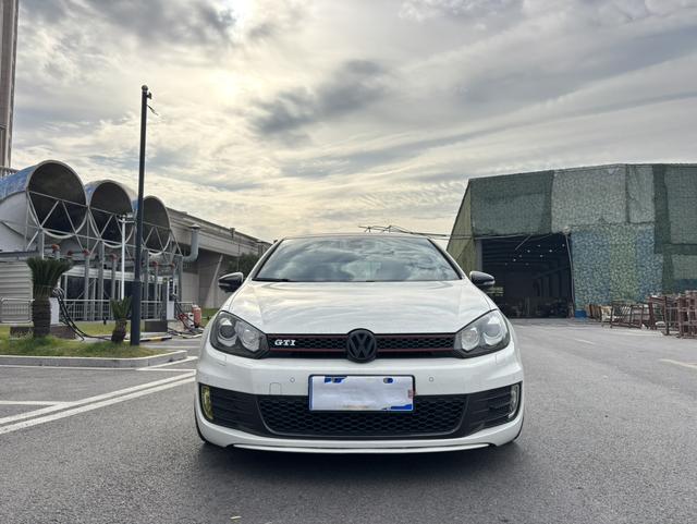 Volkswagen Golf GTI