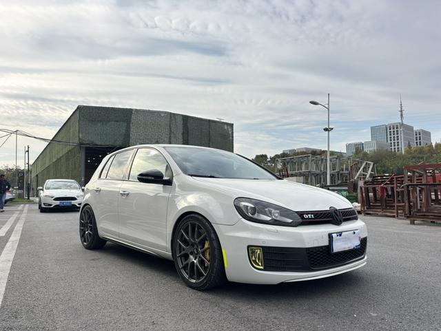 Volkswagen Golf GTI