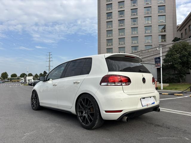 Volkswagen Golf GTI