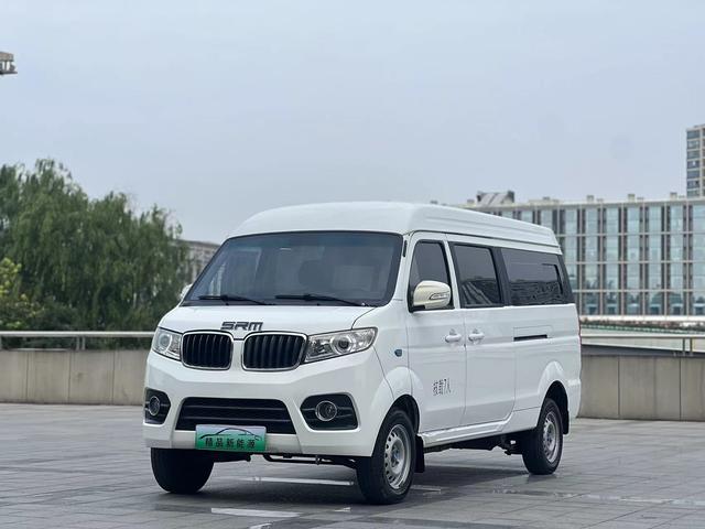 SRM Xinyuan Hiace EV