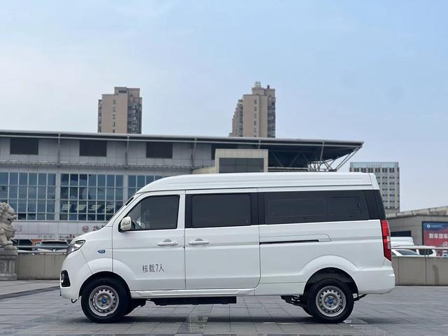 SRM Xinyuan Hiace EV